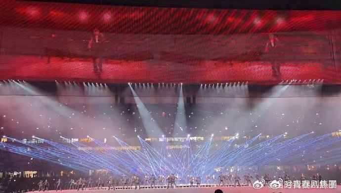  张杰鸟巢舞台够内娱学一辈子了  张杰开列车鸟巢巡游谁懂这份震撼，张杰的鸟巢舞台