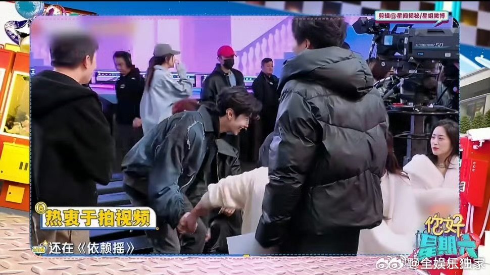 陈哲远以为依赖摇是杨迪发明的 杨迪爆料笑翻全场，陈哲远一大早专程找他拍依赖摇，全