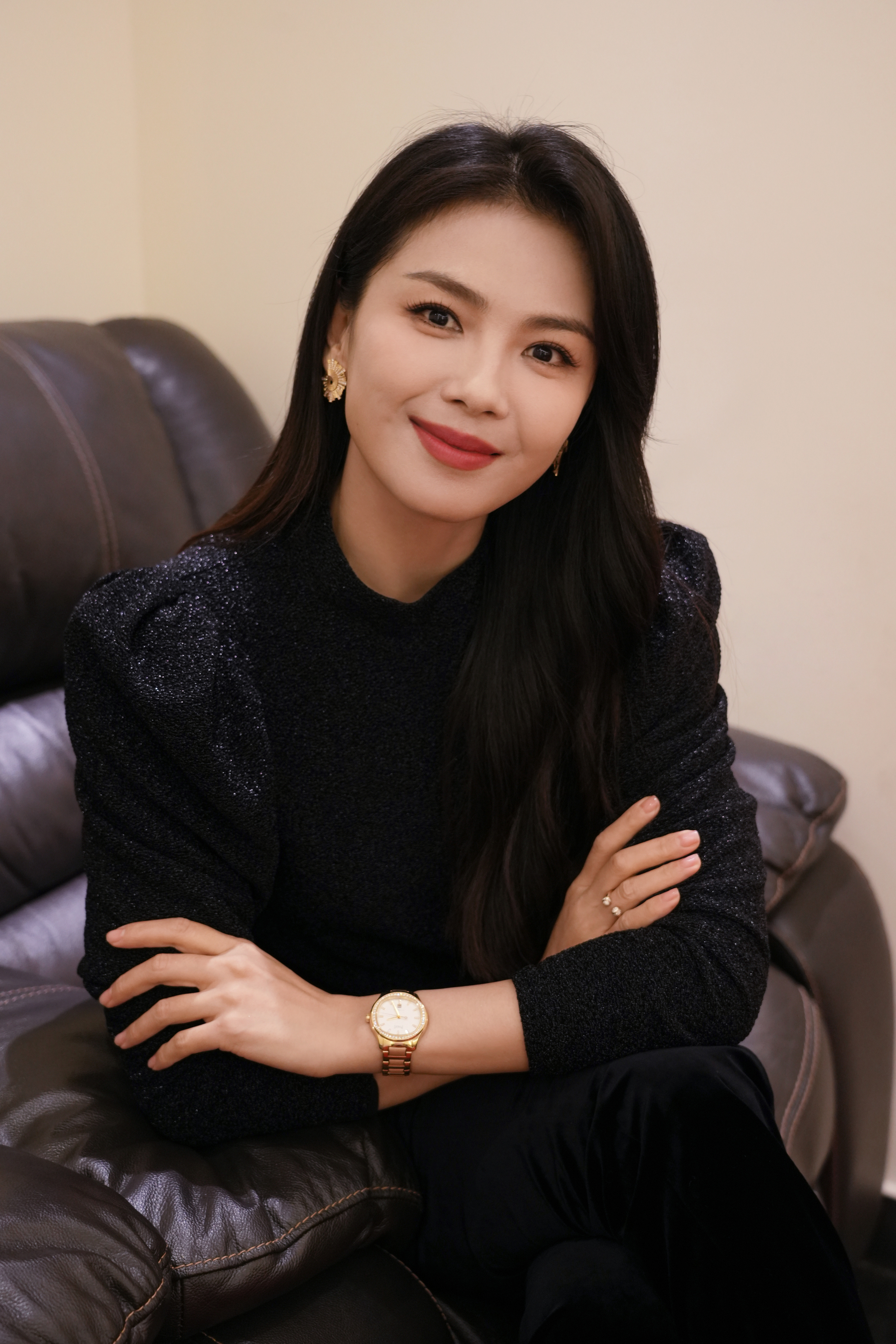 【刘涛】👠：黑色尖头金边高跟鞋 ​​​