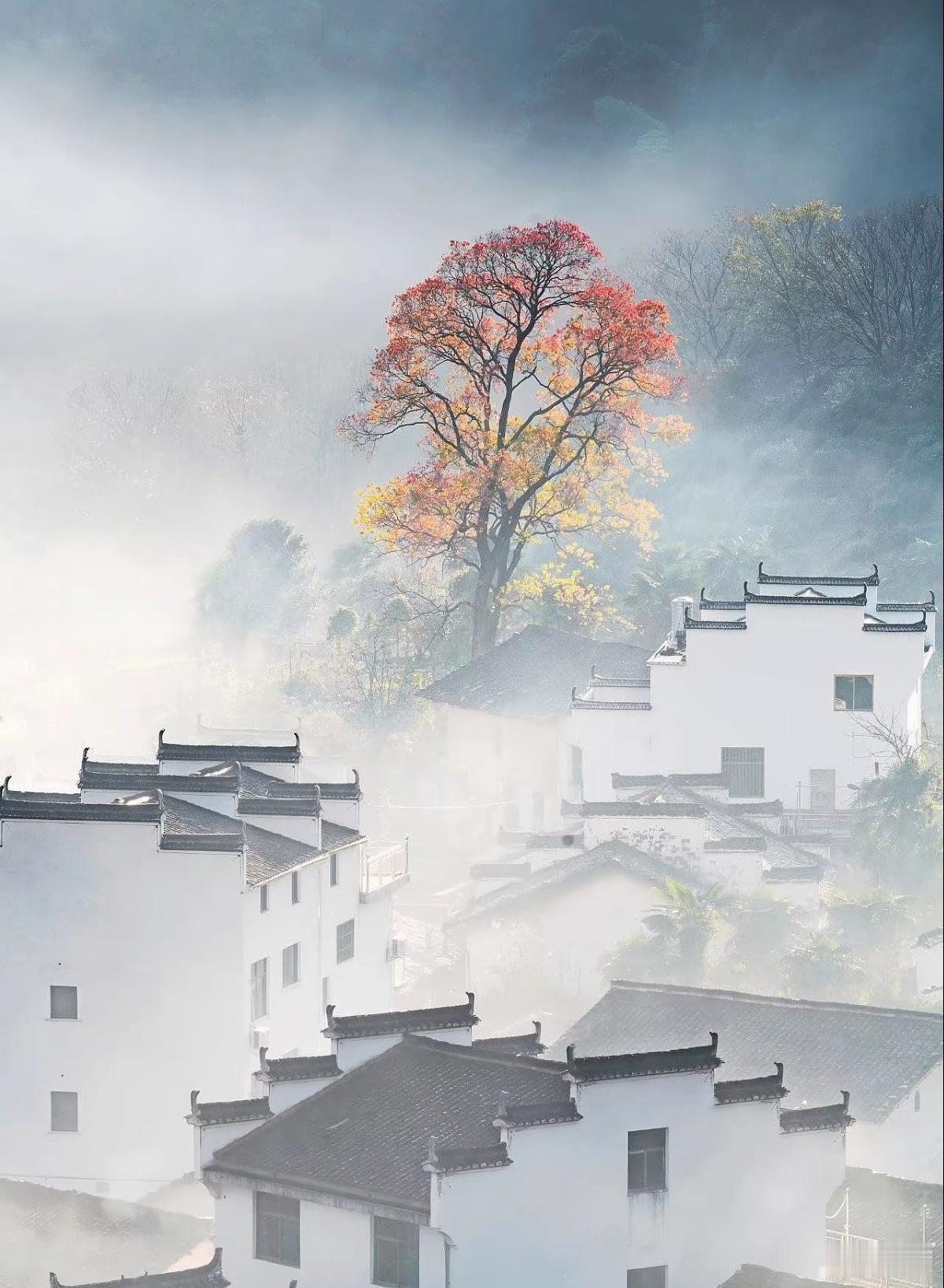 给图1加上青瓦点缀，再把尖顶换成传统木建，味道立马变成纯正中式。