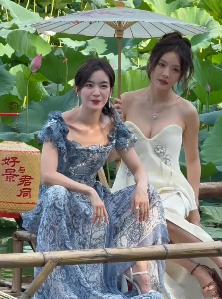 40岁女星叉腿坐被批不雅？本人回怼炸翻热搜：女人不能这么坐吗！
谁能想到，李晟在