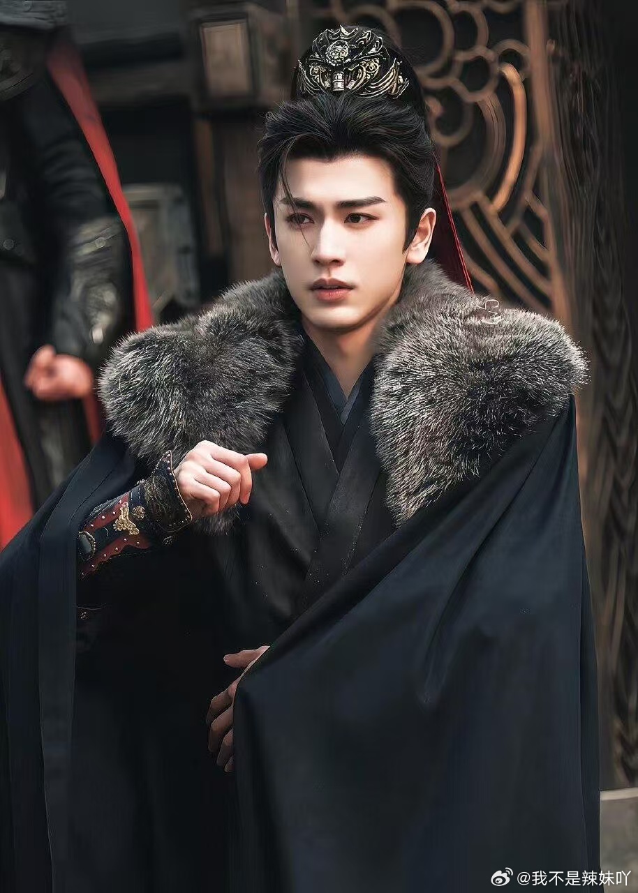 还有什么类型的角色是张凌赫没演过的从仙气飘飘到满身城府，张凌赫用演技打破颜值刻板