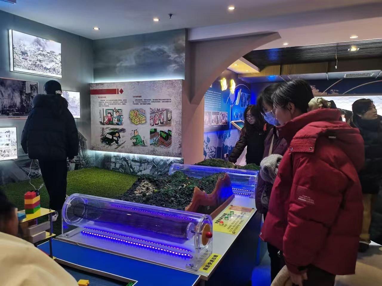 秦岭笑谈 【国防洗礼青春志，乡土扎根报国情】国无防不立，民无防不安。为强化返乡大