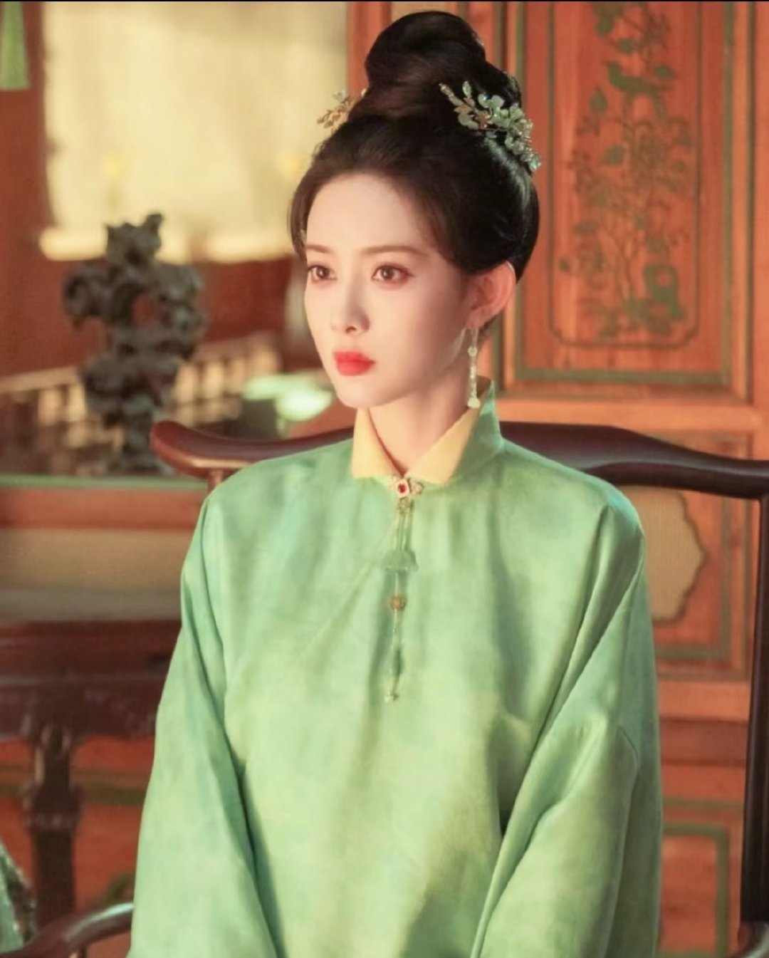 大家觉不觉得陈都灵比孟子义更适合宅斗造型？ 