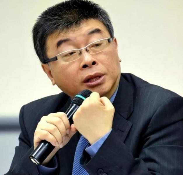 台湾统派邱毅火力全开，直骂马英九是“废物”，骂得又狠又准，在岛内政坛炸出巨响。