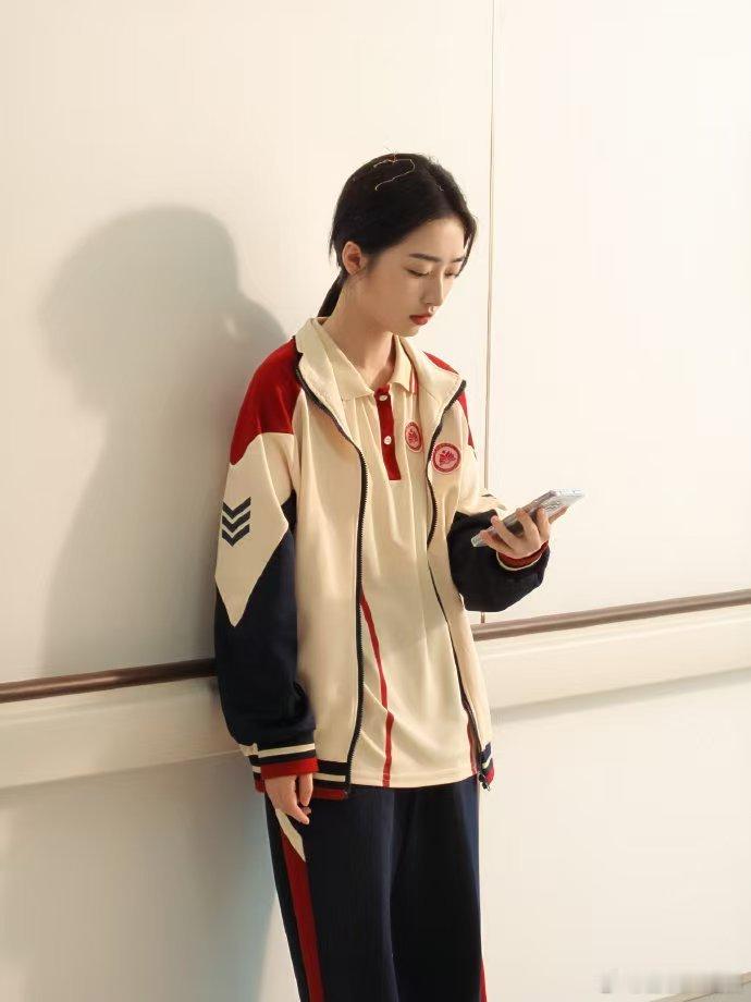 邓恩熙新剧倒反天罡 邓恩熙新剧倒反天罡太上头！老妈成校花享受校园，她演的操心少女