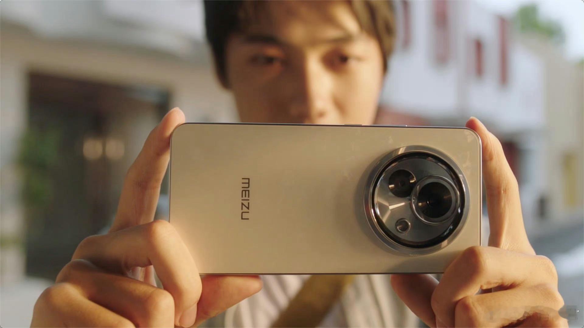 魅族Lucky 08这个外观挺有辨识度的你们觉得好看不？！[哆啦A梦吃惊] ​​