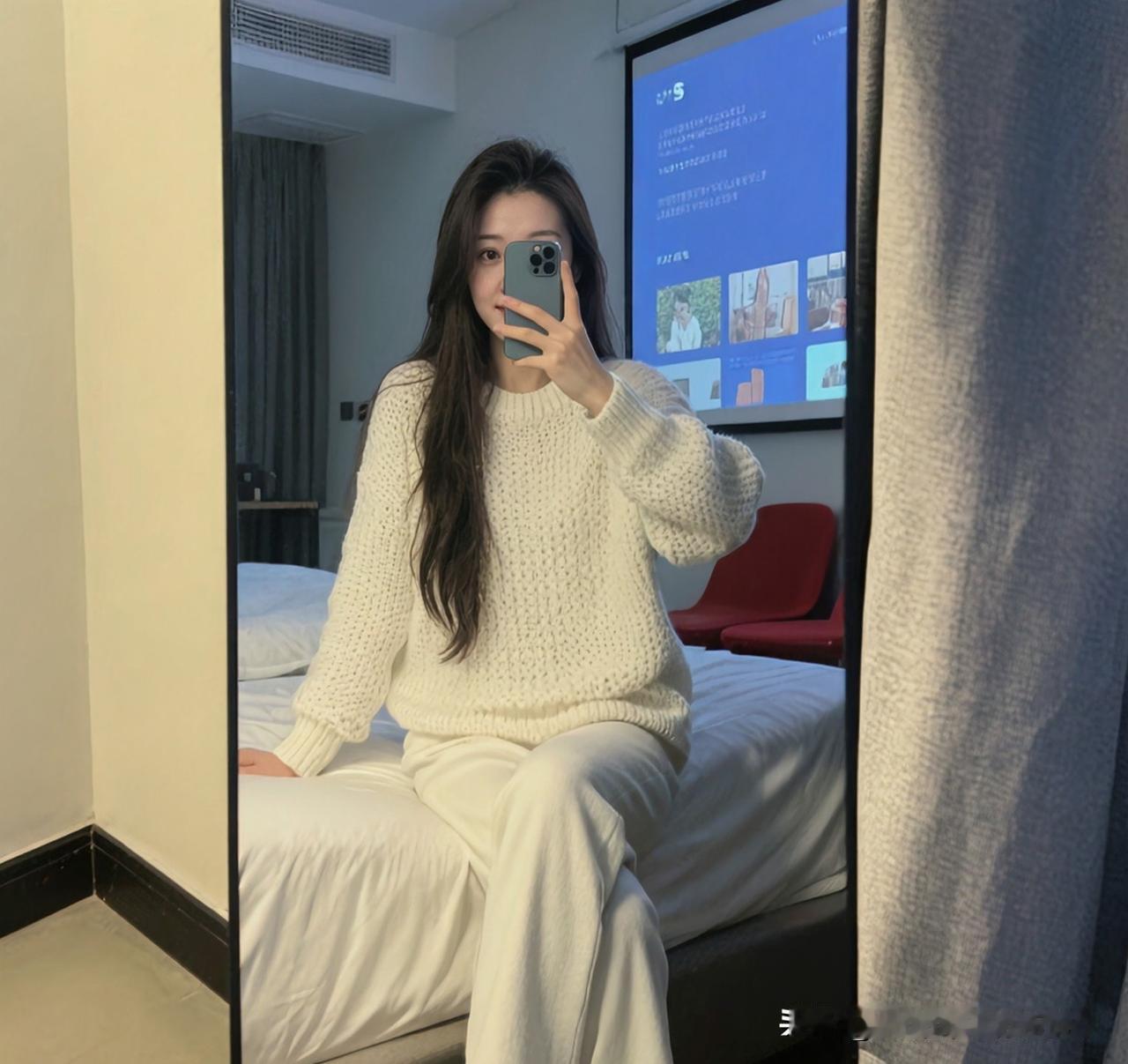 职场如剧场，
我们都是戴面具的成年人。
有没有一瞬间，你也觉得上班像演戏？
脸上