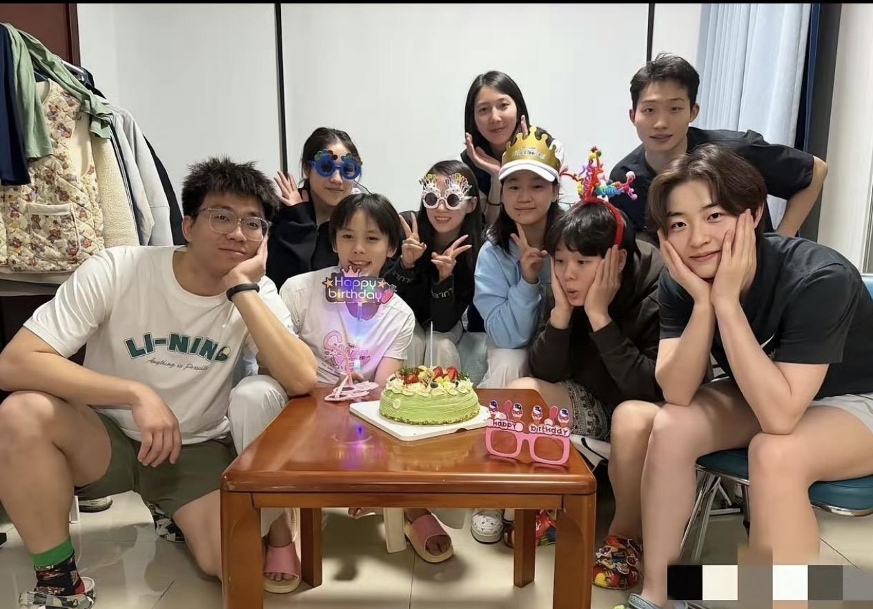 我已经不知道该说什么了，难怪全红婵不让弟弟妹妹跳水了！
这里没有别的要求，我希望