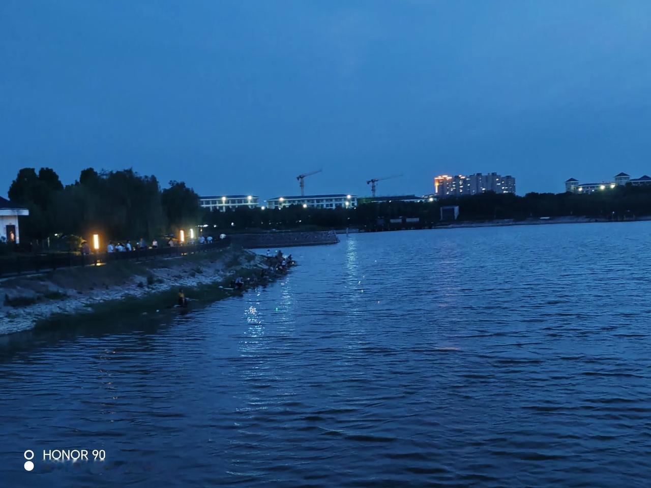 应不应该给孩子买很多书呢? 图书购买 请牢记清代学者袁枚的一句话：书非借不能读也