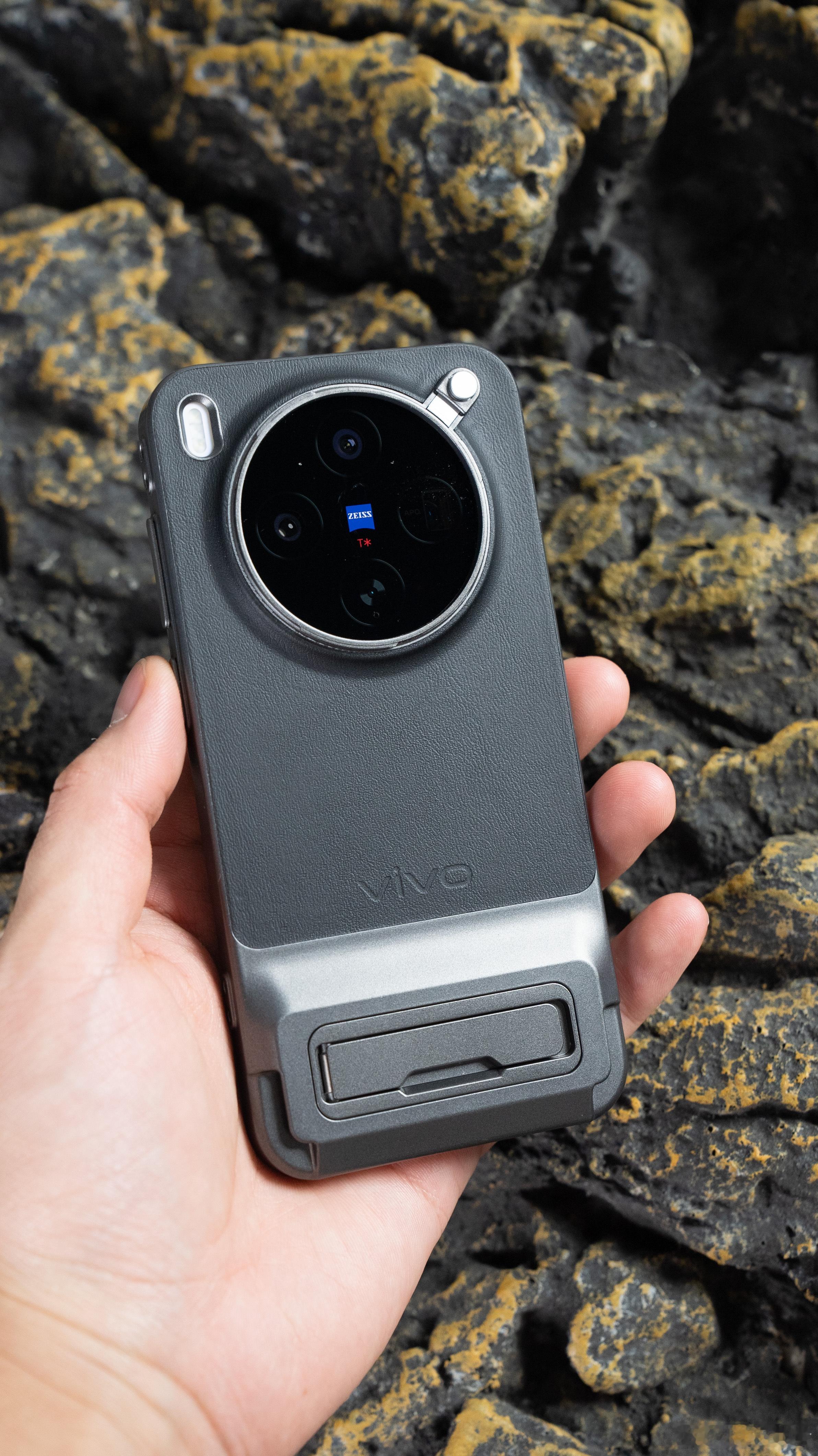 3月X300 Ultra要发布，也免不了会更新增距镜，看消息新款变化不小，变焦体