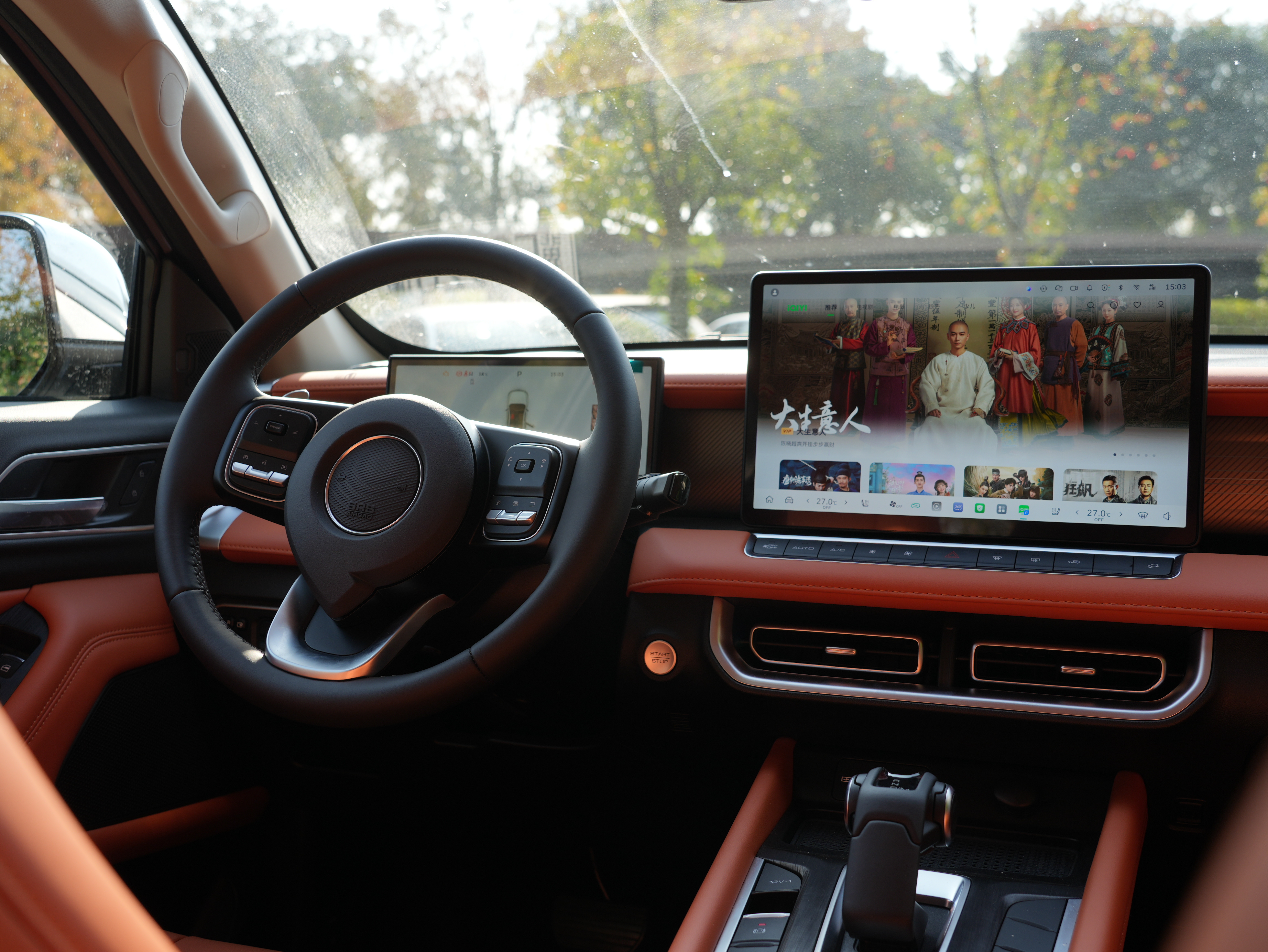 放几年前，真的很难想象。一台皮卡车子，各种皮子包裹，座椅给加热，还有手机无线快充