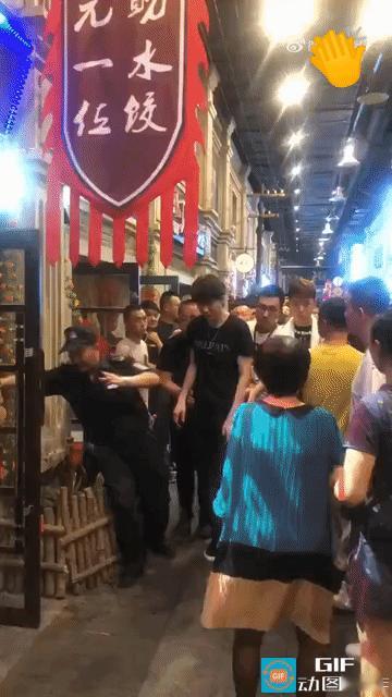 刘宇宁这行为还挺拉好感的啊，大家对他的恶意实在是太大了 ​​​