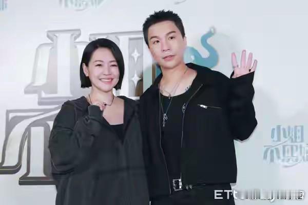 大S在家庭成员心中重生了，S一家也慢慢走出了悲伤。

《小姐不熙娣》制片人B2介