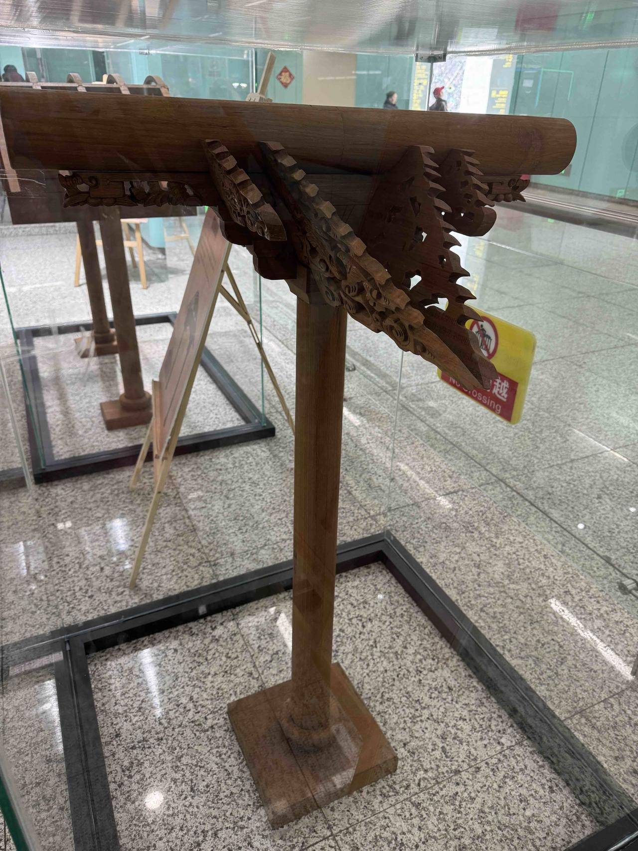 今日分享随手拍照片模型做工精细，榫卯结构还原到位，尽显中式木构之精巧与传统建筑之