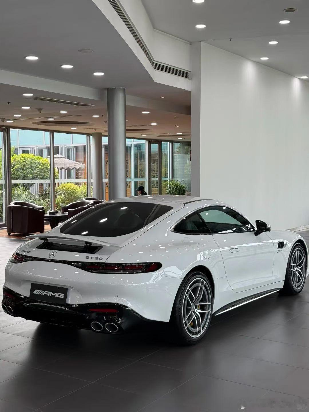 奔驰AMG GT50 双门跑车 贝母白选配：339 - AMG 高性能音浪438