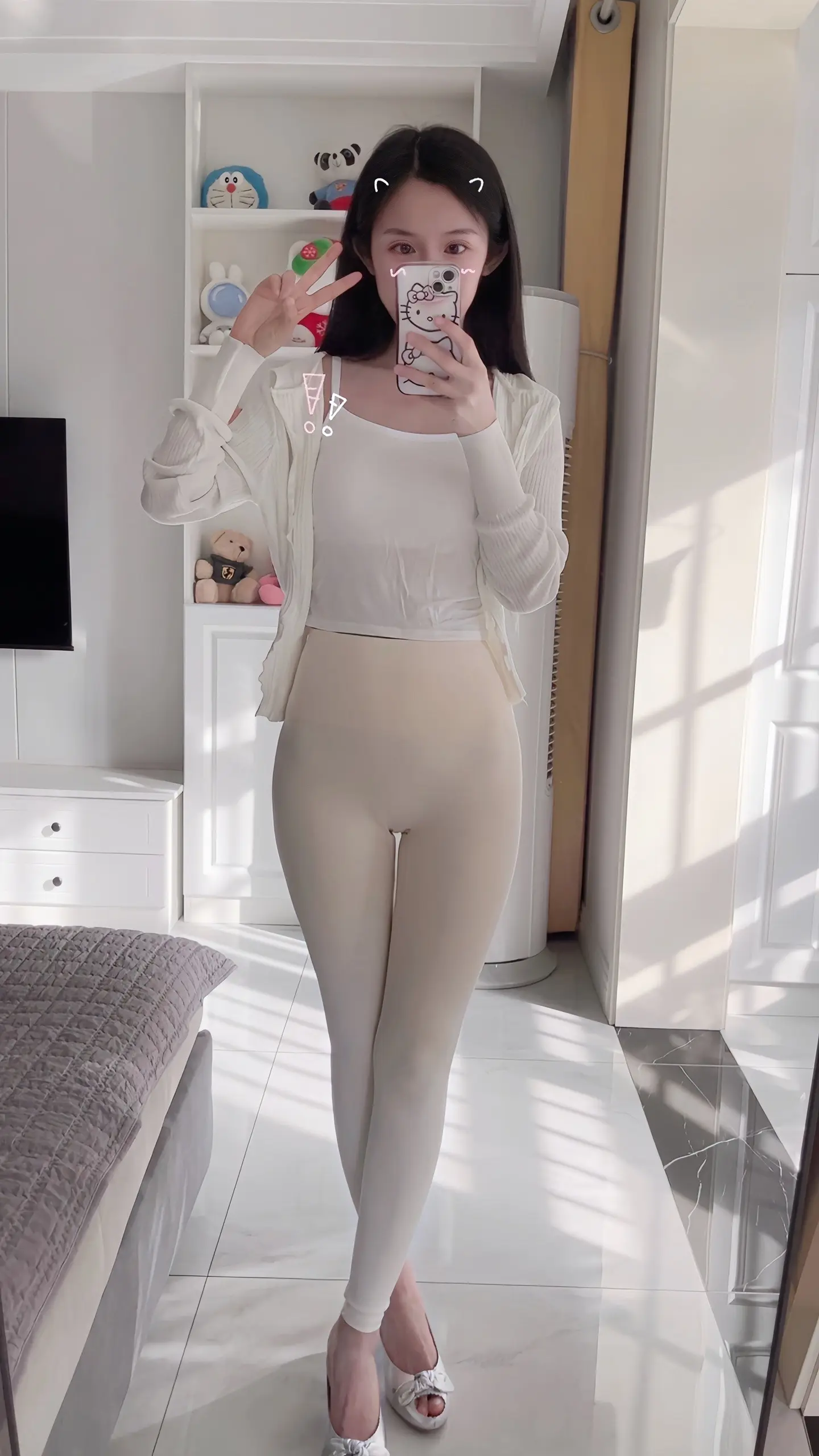 对镜拍完美身材瑜伽裤清纯简单干净