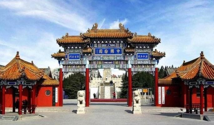 中国翰园碑林：喜欢传统文化的可以来这游玩，这里面有很多诗词、书画、碑刻~除了这些