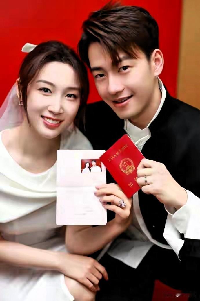 甜蜜官宣！羽坛金童玉女王昶、钱天一正式领！
2月7日，羽毛球世界冠军王昶在社交平