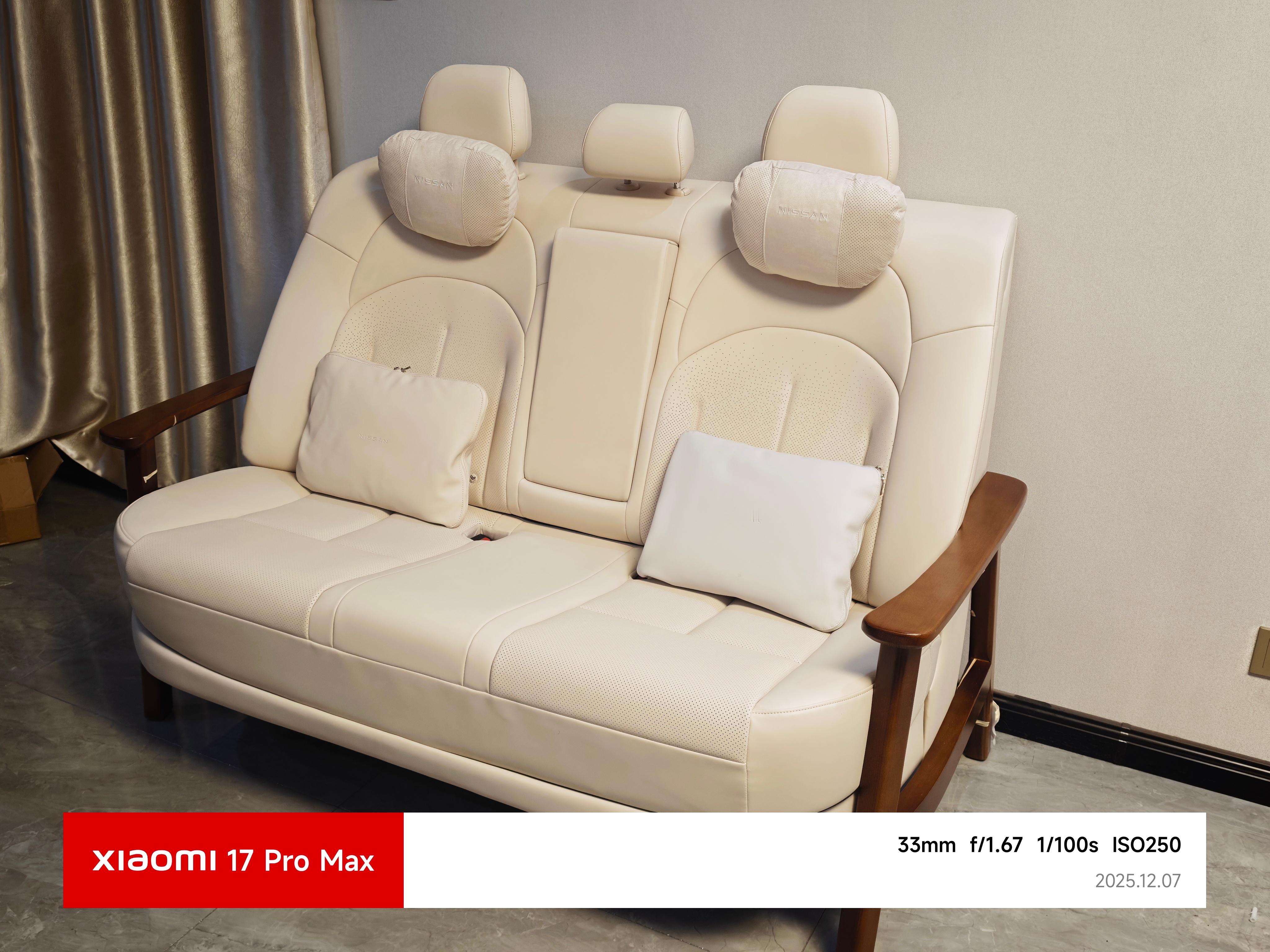 日产的沙发到了，家里是该收拾收拾了，不然对不起这么漂亮的沙发 