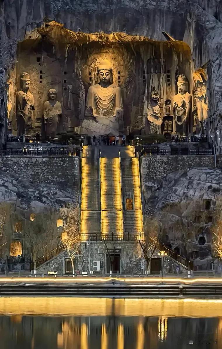 几个江苏人来河南旅游，被记者采访。
记者：你好，你知道河南的省会是哪里吗？
游客