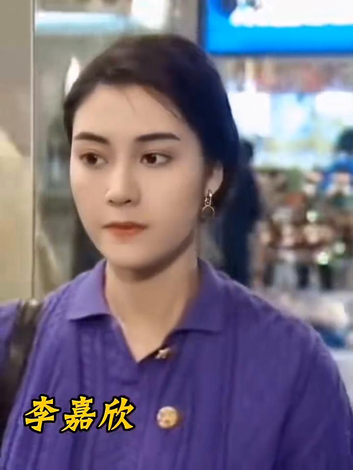 那些惊艳时光的港风女神。
·钟楚红、雪梨、黎姿、关之琳、蓝洁瑛、袁咏仪、叶童、王
