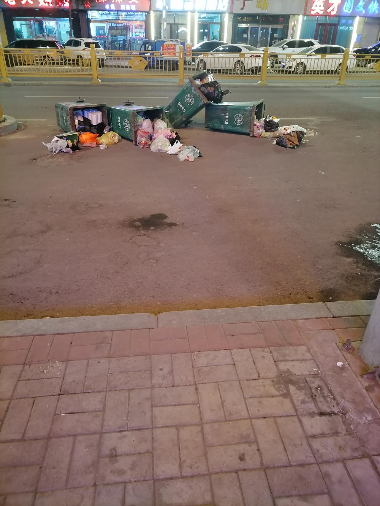 有时候，我真觉得有些人的行为实在有失文明。
虽说人本质上也是动物，但咱们好歹得和