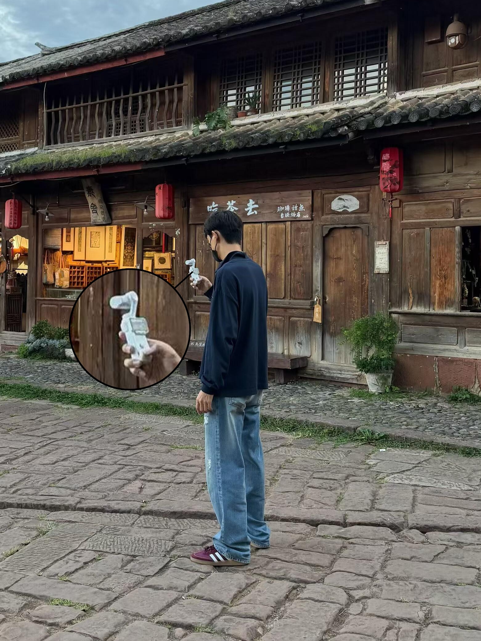 李现回沙溪古镇了谢之遥刚好可以拿着影石luna拍有风的地方李现影石品牌全球代言人
