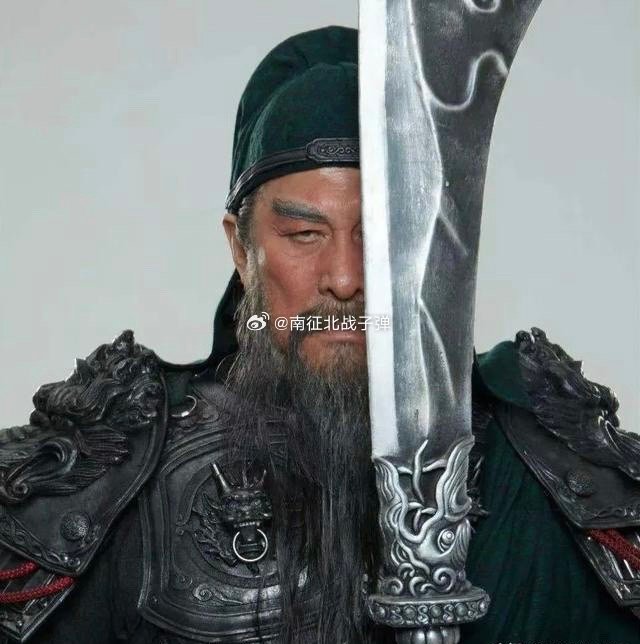当你一觉醒来，发现自己变成了华雄，这时一红脸壮汉手拿青龙偃月刀要与你单挑，接下来