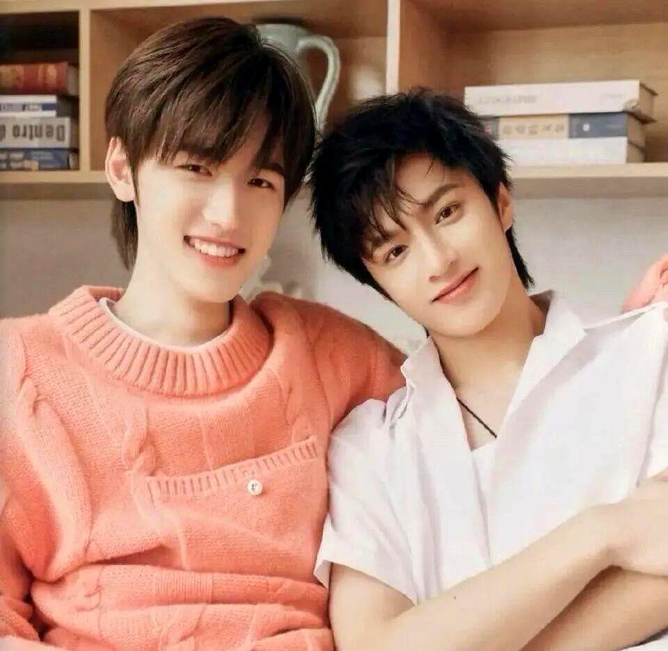 别猜了。
他去阿勒泰真不是约会。
你刷到的同城滑雪照是假期，但刘耀文的航班是工作