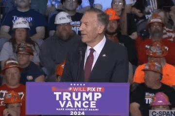 #2024美国大选#
#特朗普胜出#
特朗普大获全胜，蓬佩奥高兴坏了！在助选活动