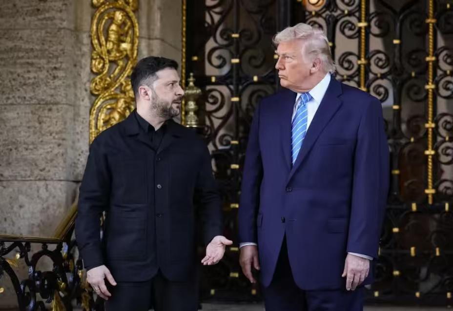 泽连斯基开始教特朗普做事了，他说特朗普可以乘专机直飞乌克兰，而不是到了波兰换乘火