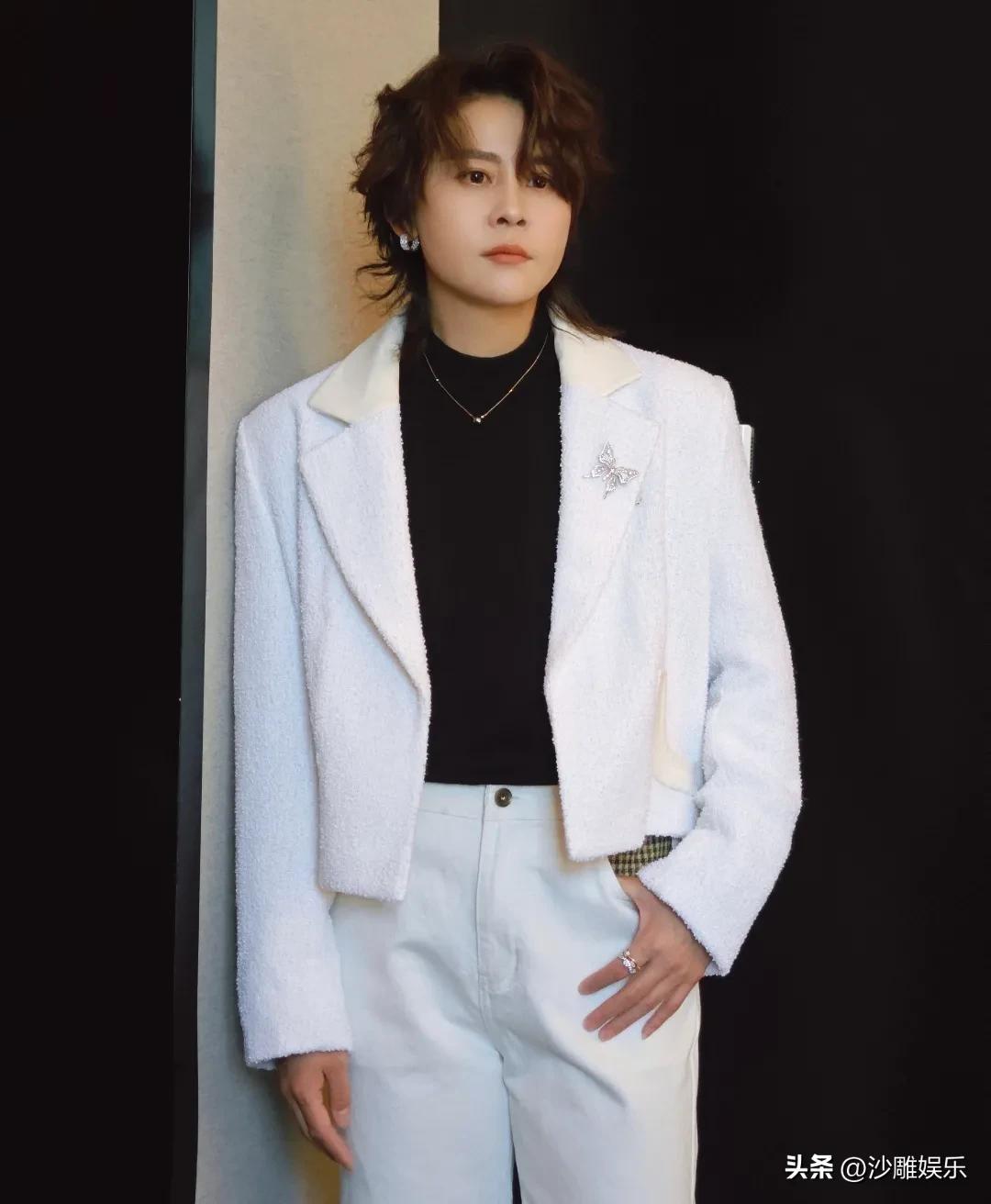 王濛，正式官宣！

3月10日，冬奥四金得主王濛突然冲上文娱热搜。这次不是因为她