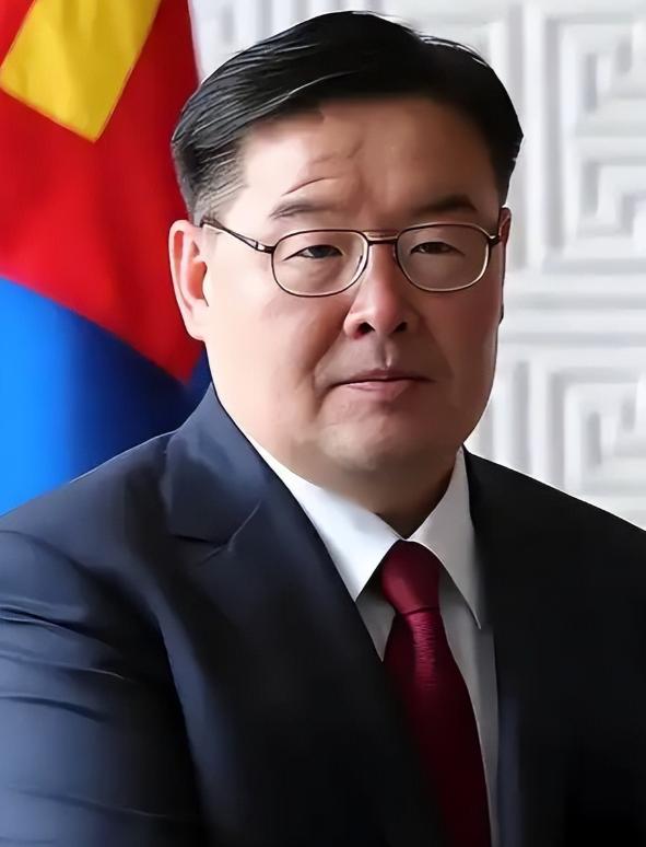 不能等，蒙古国总理赞丹沙塔尔辞职了，说白了就是蒙古国亲华派和亲西方派的斗争开始公