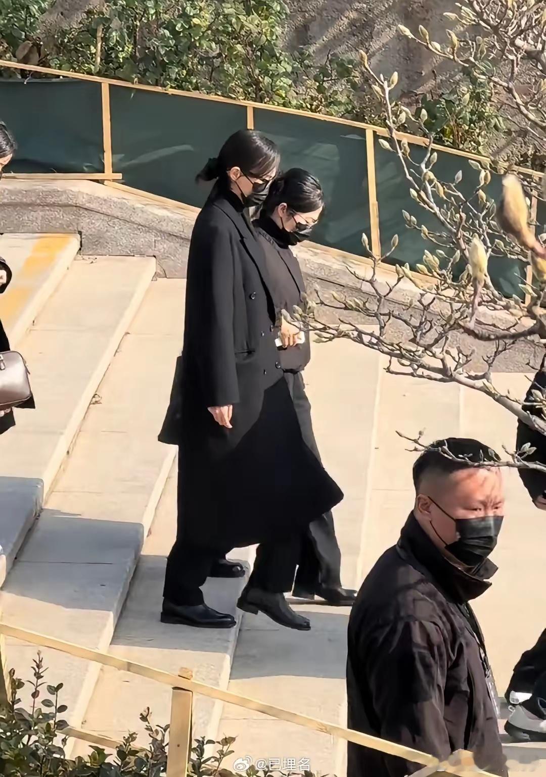 你们承认不？唐嫣这事儿，做得真挺好的因为仔细一看，她让我们看到，真正的教养和格局