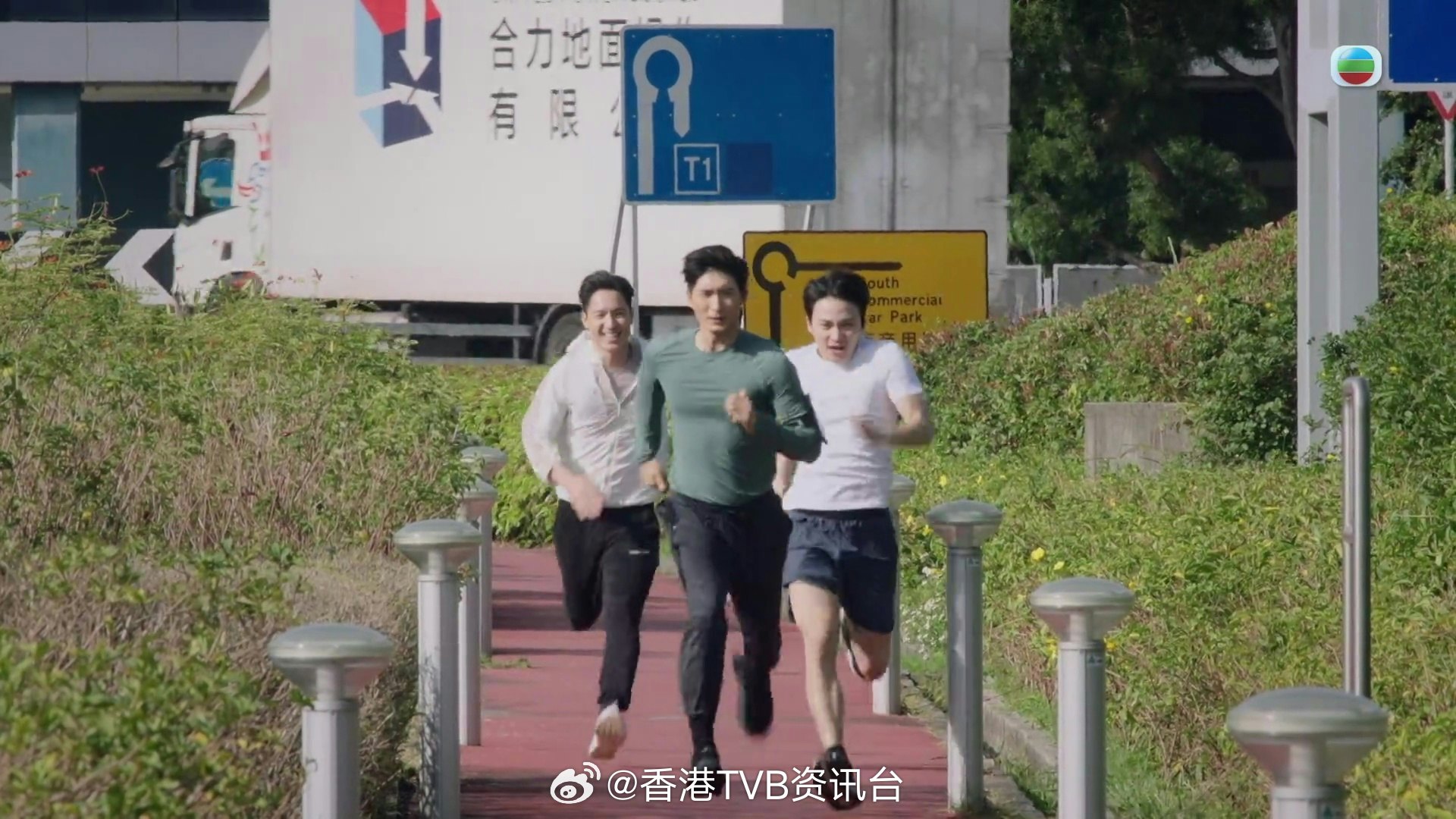 戴祖仪孩子气上身怼周嘉洛 张驰豪跑步露出结实健硕胸肌《飞常日志II》6月25日、