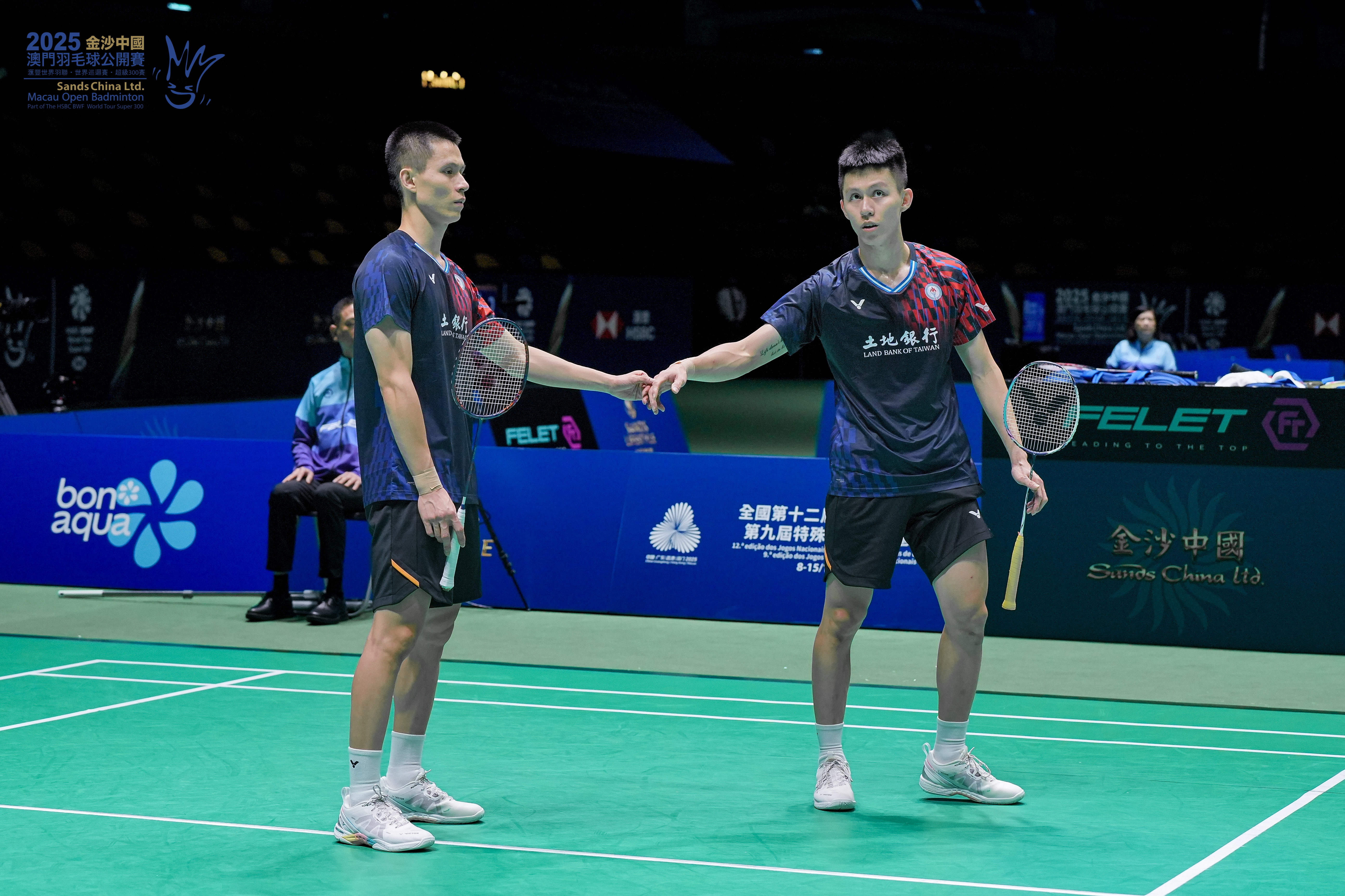 李芳至/李芳任 23-21、21-17 🇮🇩咖塔曼/伊斯法哈尼下轮对手：梁伟