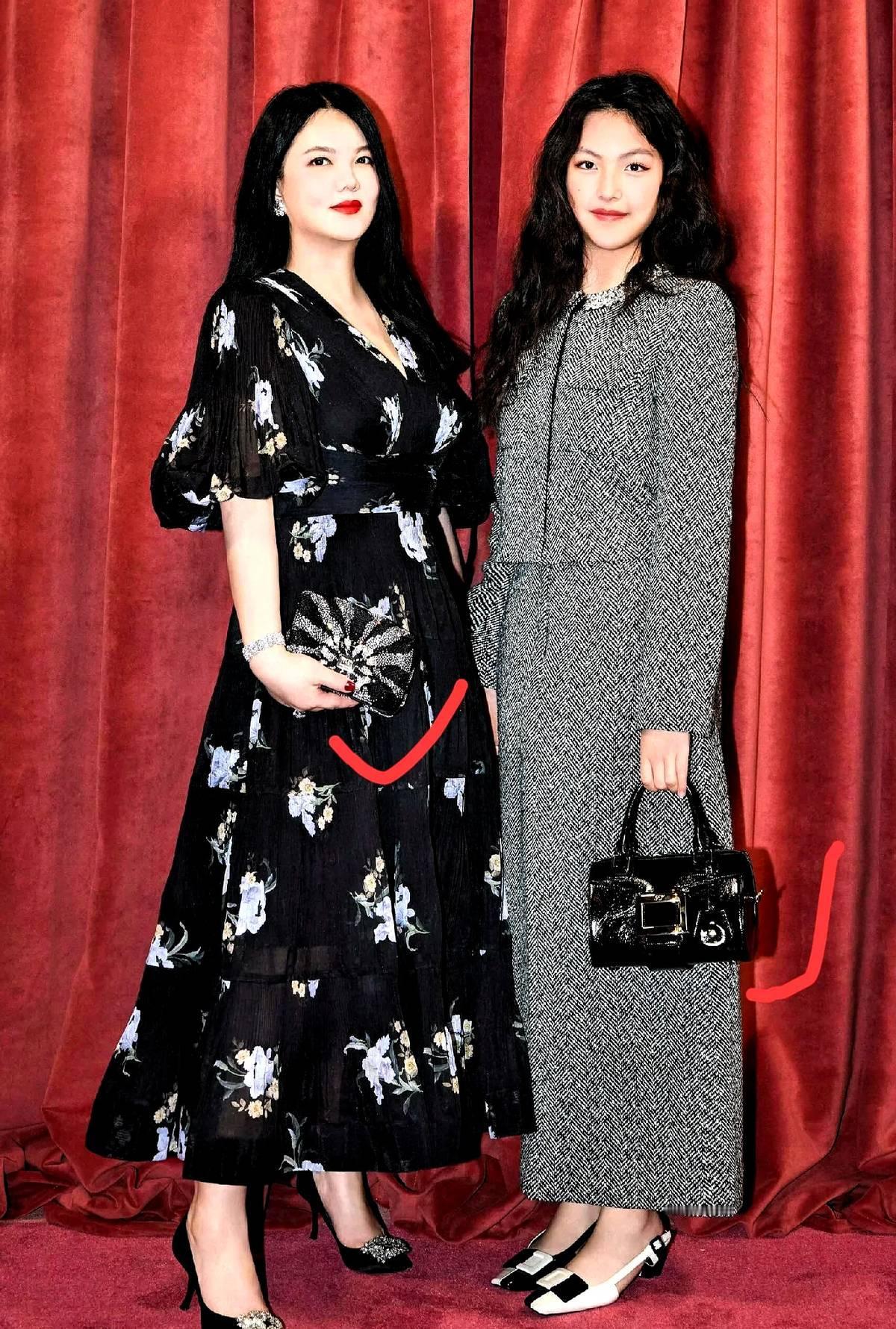 李湘离婚4年，48岁，零绯闻。

她到底在等什么？

当年和王岳伦分开，热搜挂了