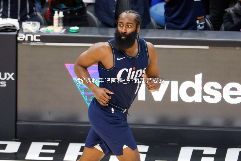 据NBA记者的报道，多位消息人士透露，骑士和快船已经就一项交易进行了深入讨论。交