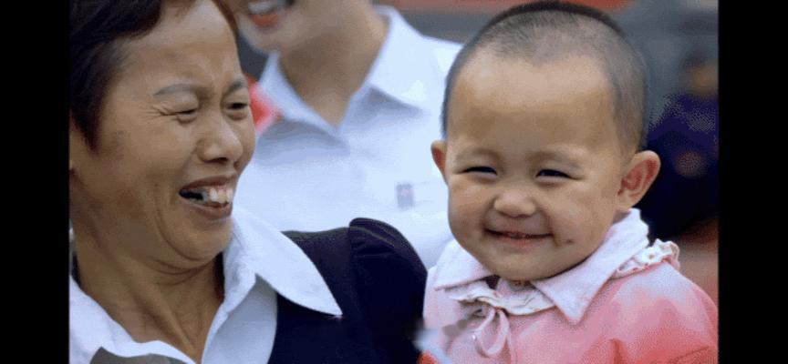 老中青文艺志愿者共唱到人民中去到人民中去MV上线《到人民中去》全新MV正式上线！