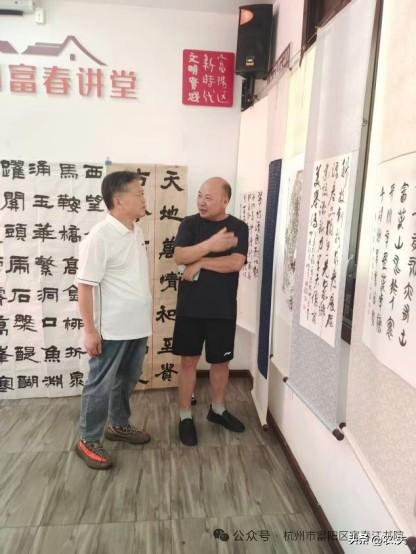 老兵记者传薪火 红色精神润书院
—— 原《浙江法制报》社长许佳文做客富春江书院