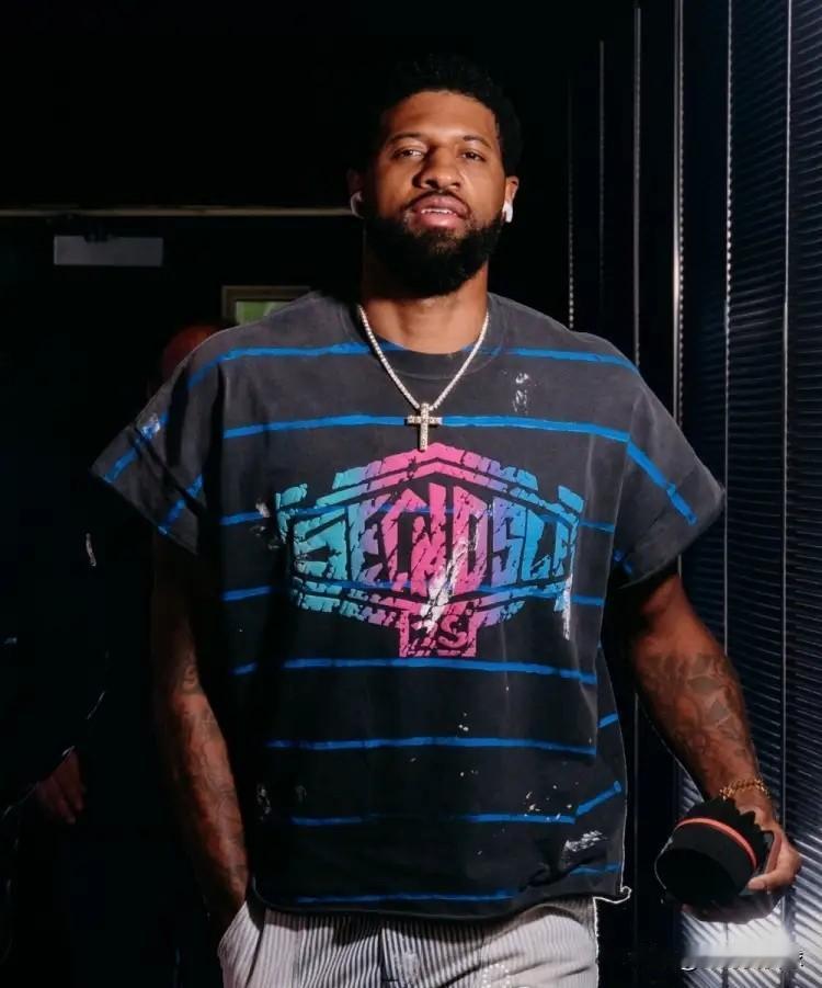前NBA球员贝弗利真是太高看保罗-乔治了！最近贝弗利在参加的一个节目中，聊到了凯