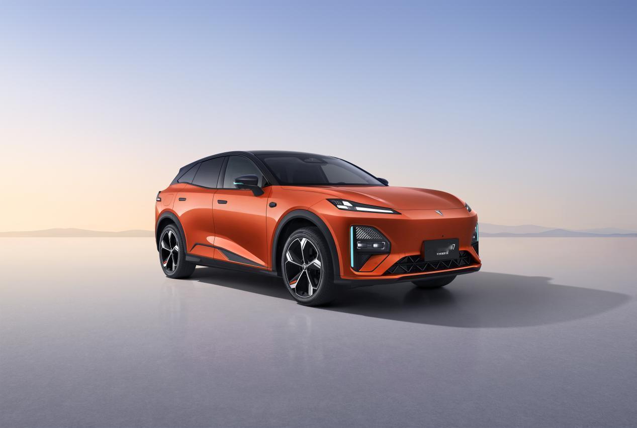 比亚迪、小米、小鹏等品牌持续发力，家用纯电与高端智驾车型双线热销，高续航、快补能