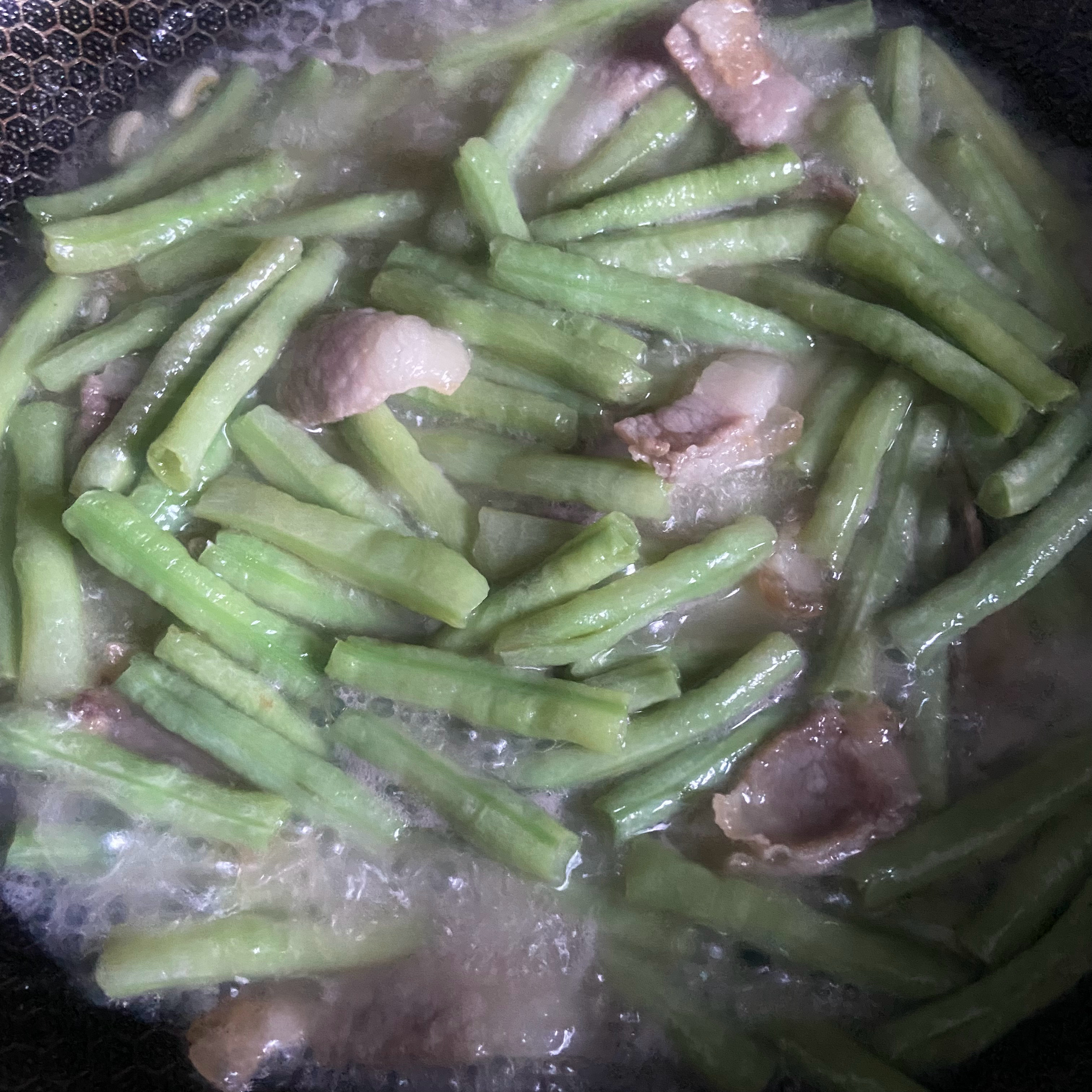 今日家常双菜，番茄焖花菜+五花肉炖豆角。不可辜负的美食