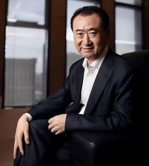 现在的王健林和万达，到底还剩下多少家底？
 
十年前提起王健林，大家想到的是中国