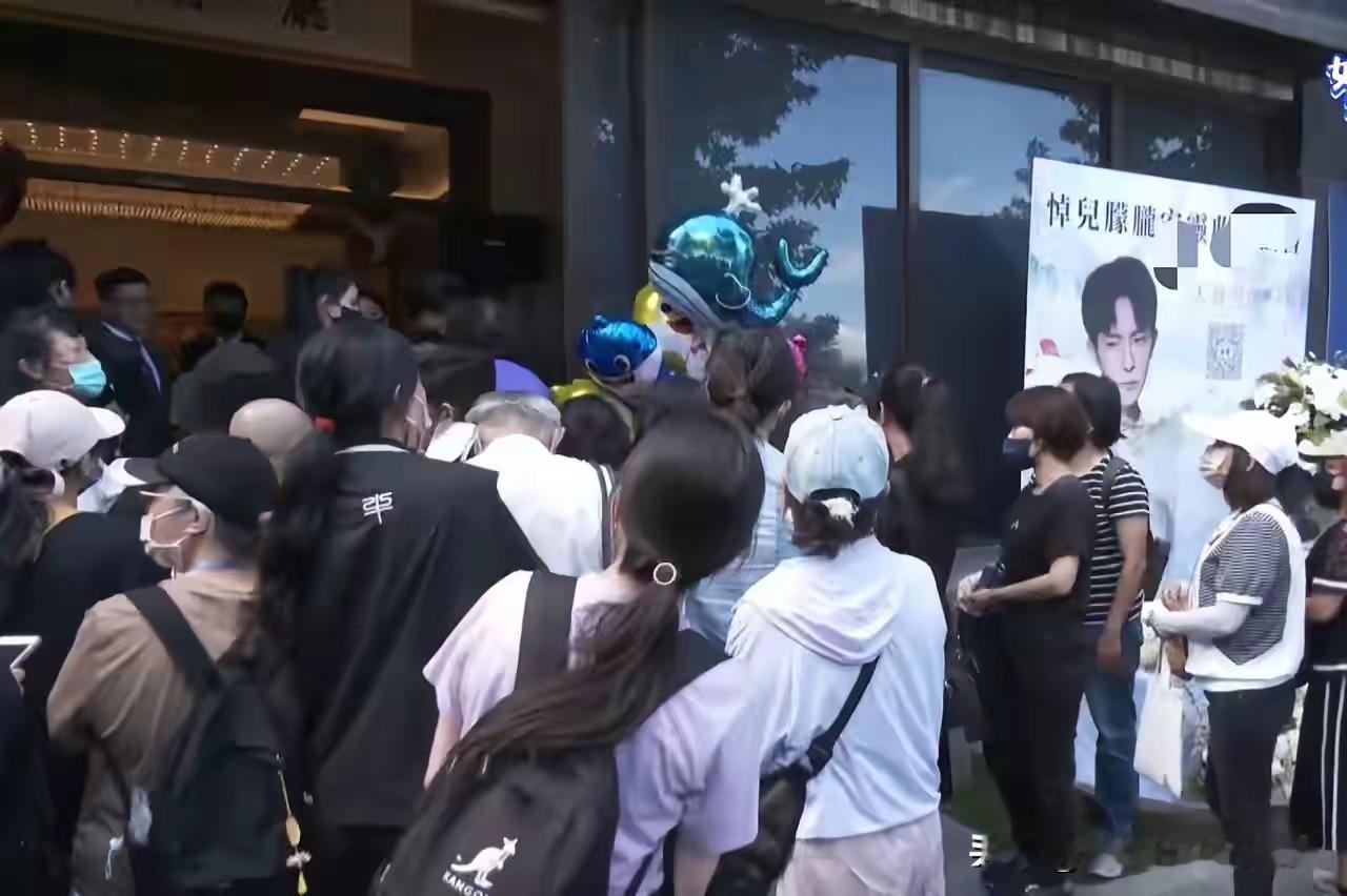 万万没想到。
路人粉也被孙爸爸感动了
我想，小鱼儿的遭遇孙爸爸不止是痛心，更多的