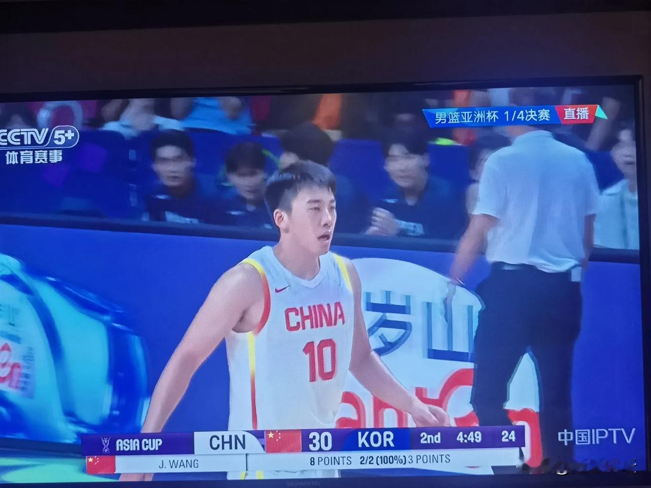 这场球太焦灼了，如果没有王俊杰，中国男篮已经落后了！男篮亚洲杯1/4决赛，中国男