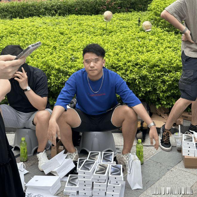 黄牛拒收iPhone16Pro：加价加不上去？

这一现象主要源于几个方面的因素