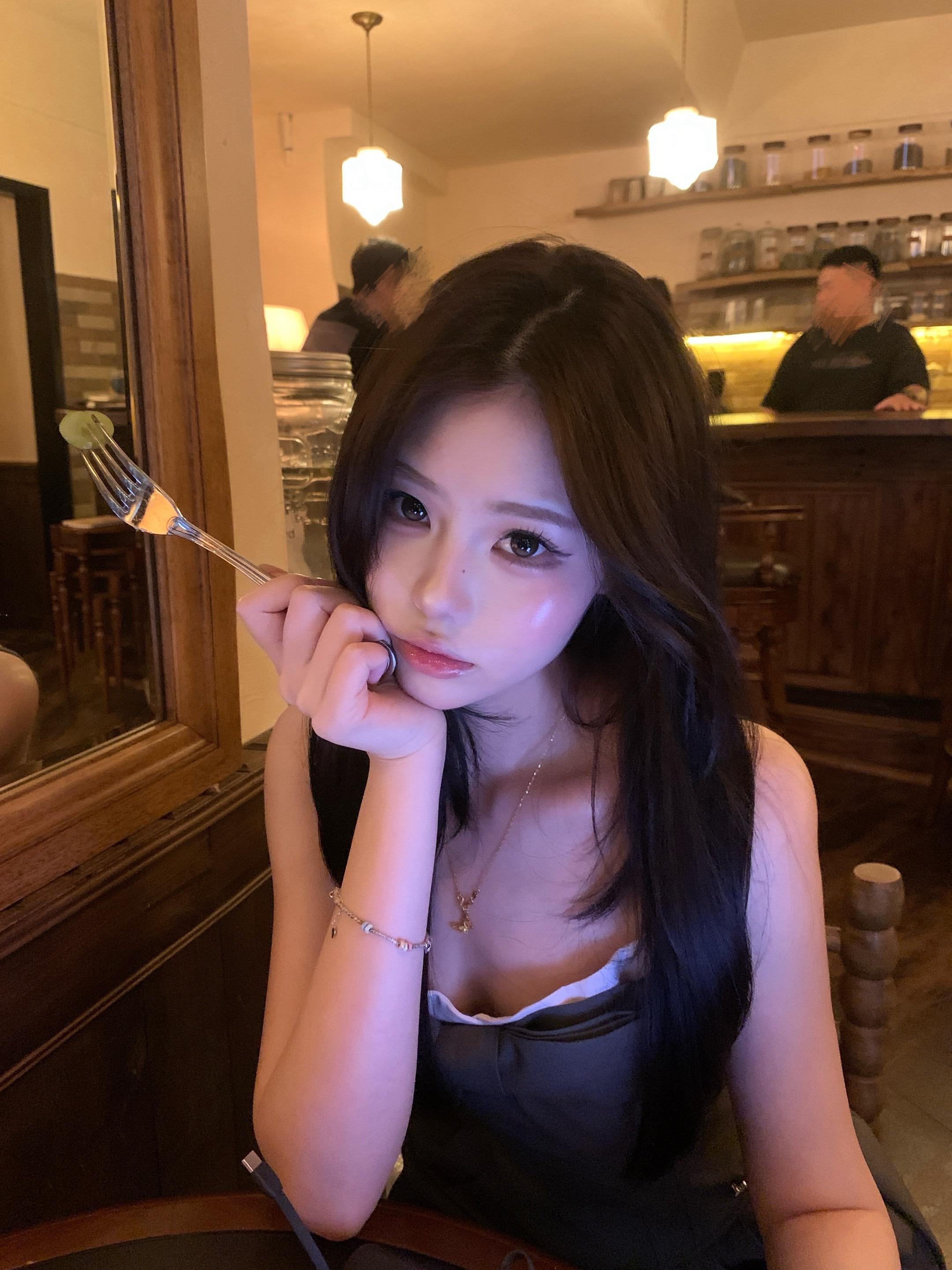 在干嘛 想和我聊天请呼吸ᴛ ω ᴛ