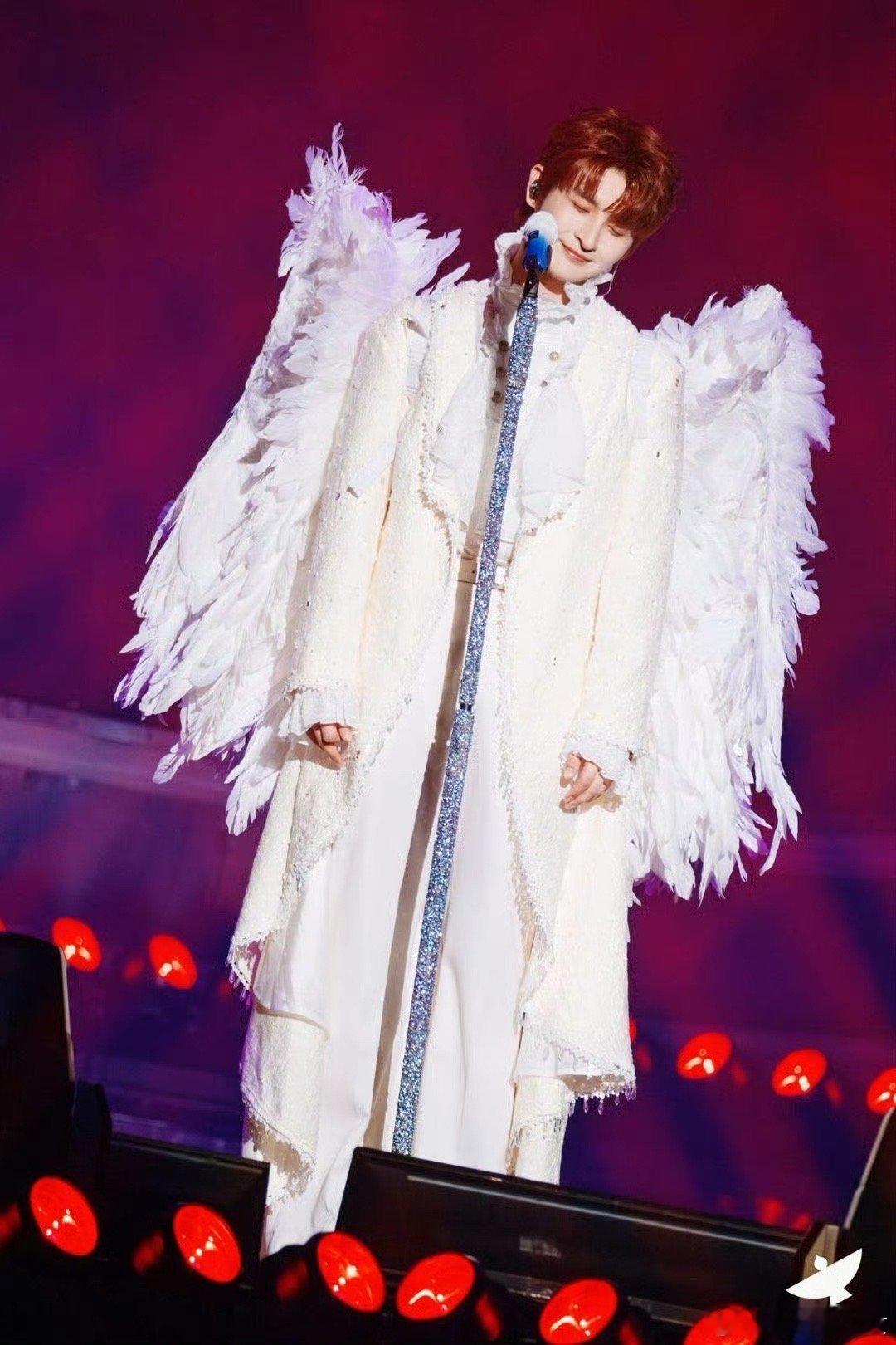 等了很久终于等到张远官宣跨年演唱会！这次跨年演唱会的主题是「梦」，从官宣海报开始